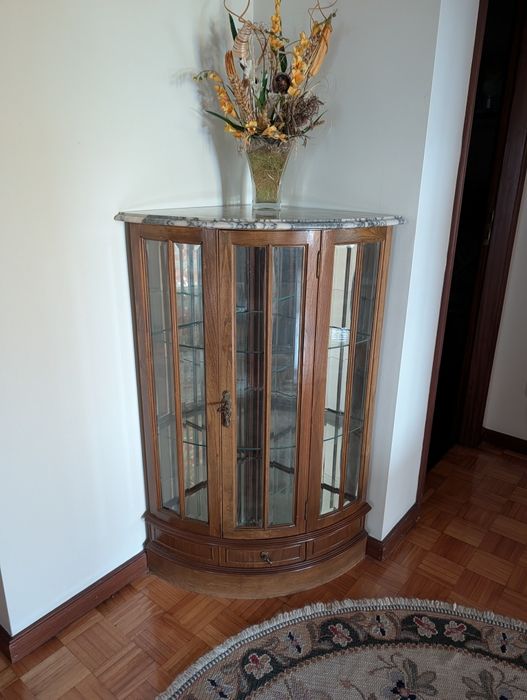 Armário/vitrine/cristaleira de canto