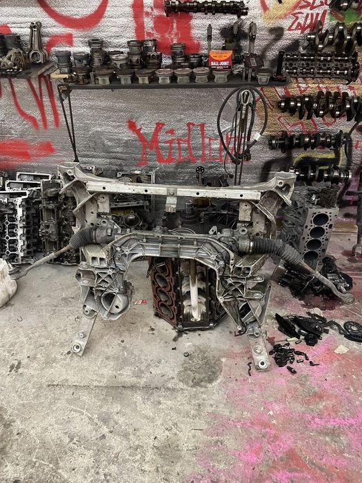 Впускні клапана bmw n52b25 b30 розбрка m57 n57 n42 n46 n43 n51 n53 n54 n55 головка розпредвал шатун поршень коленвал  гбц клапанна кришка е60 е70 е90