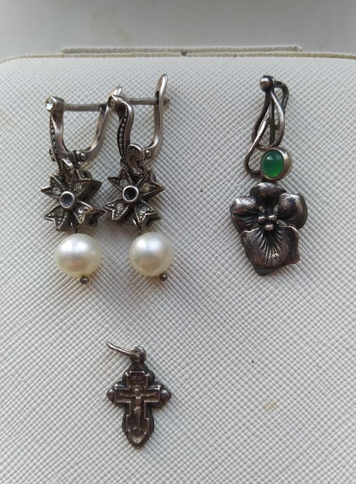 Продам набір золотих виробів та срібла