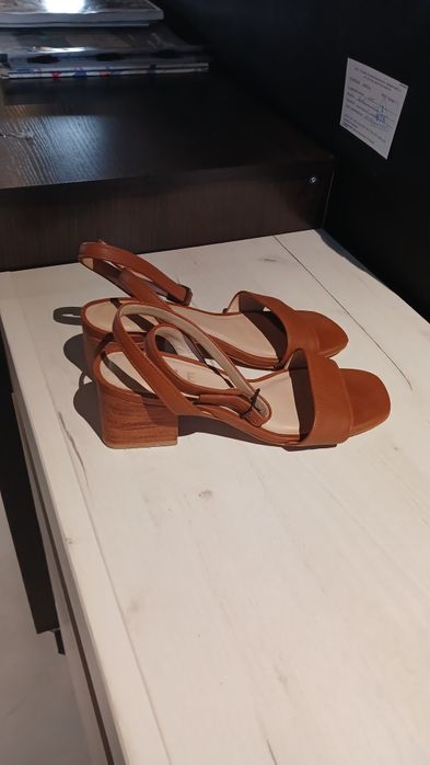 Продам босоножки