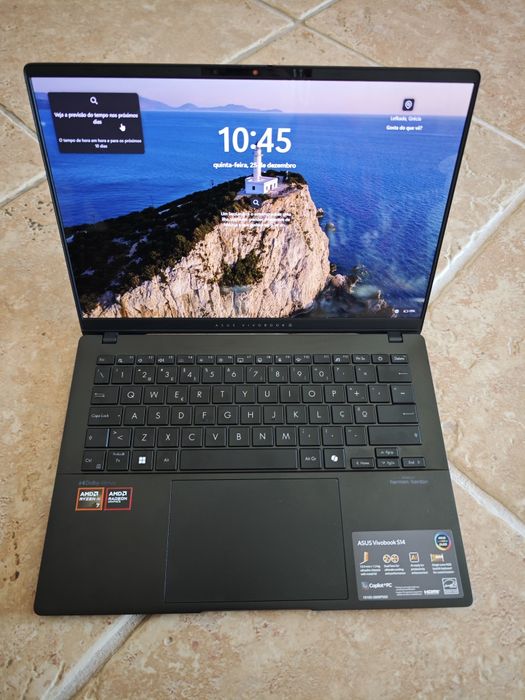 ASUS vivobook S14 OLED