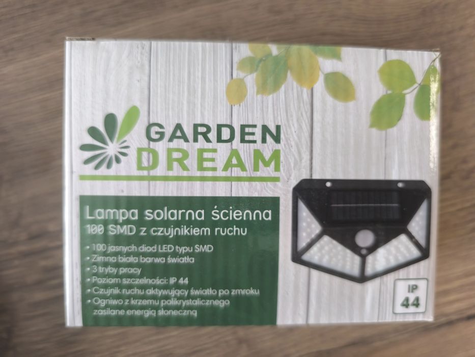 Lampa solarna ścienna z czujnikiem ruchu