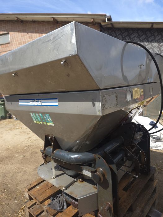 Rozsiewacz nawozu Motyl Compact 590-N057