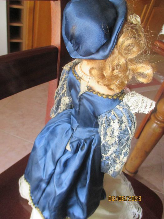 Bonecas antigas, cabeça e mãos de porcelana