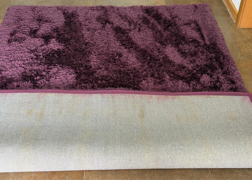 Carpete 2,30x1,65 na cor beringela