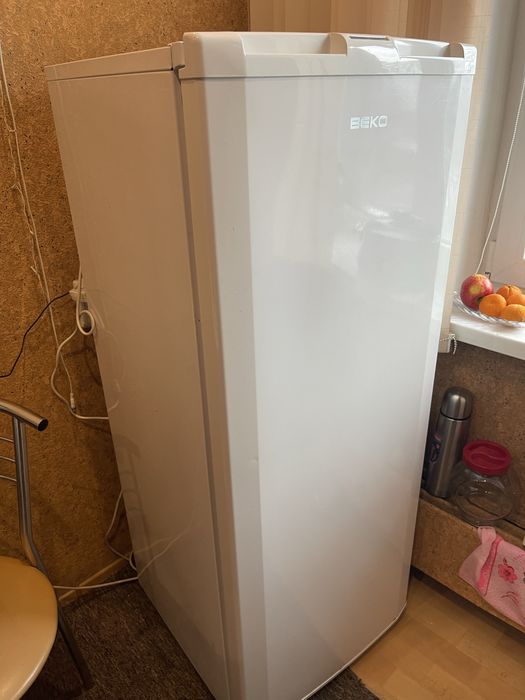 Морозильна камера  BEKO