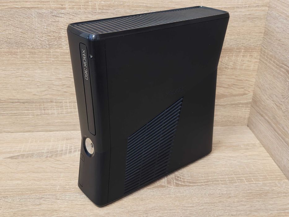 Konsola Microsoft Xbox 360 s model 1439 4GB czarna
