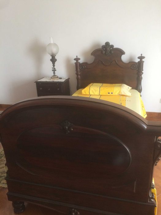 Cama  de solteiro estilo romântico