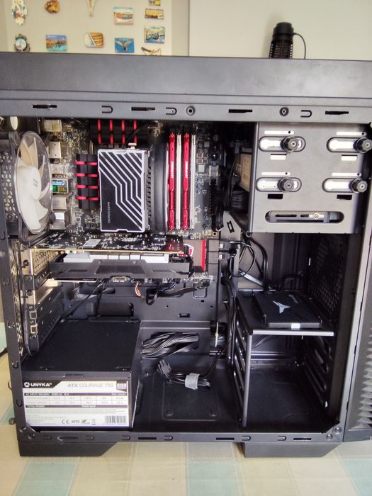 Computador para trabalho ou gaming ATX dark silent nova, i7 7700;3,5,