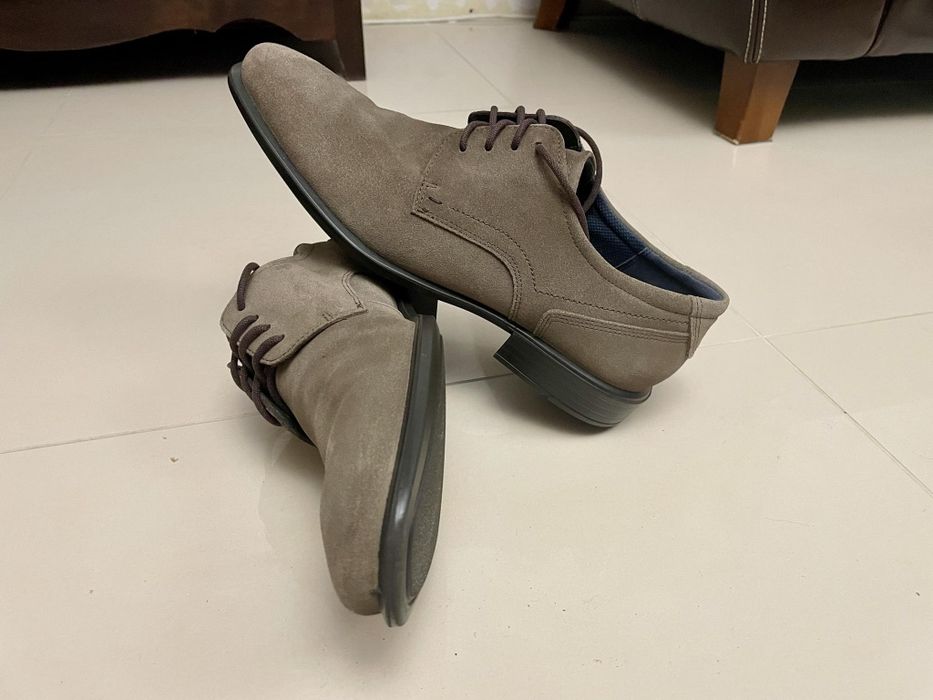 Ecco zamszowe półbuty męskie 44
rozmiar 44
Wkładka 29.5cm
kolor:jasny