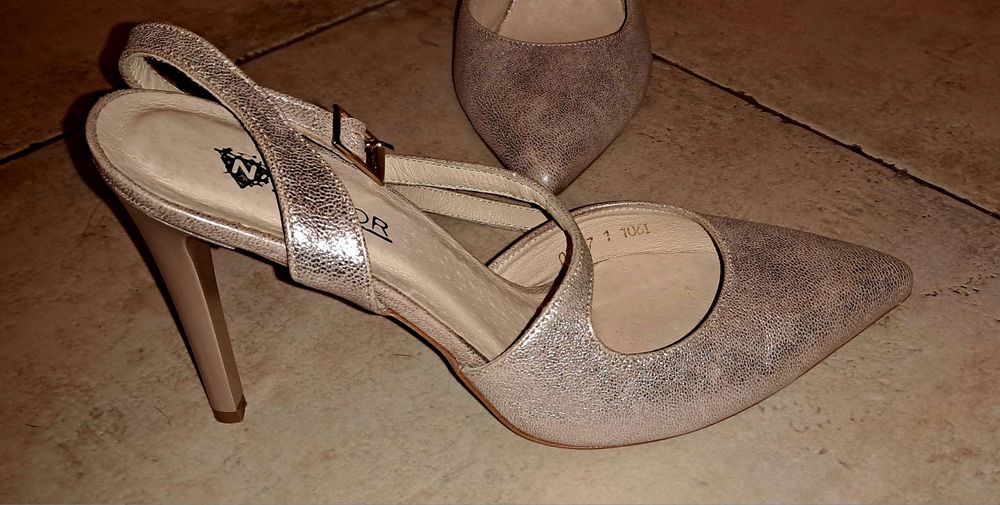 Szpilki bez pięty nescior rose gold 38