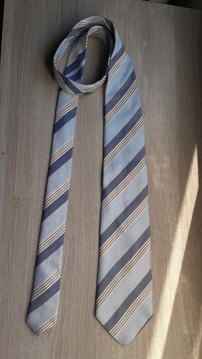 Gravatas variadas de várias marcas