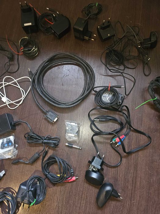 Bag with +40 Cables and Chargers – €1064740468083971120