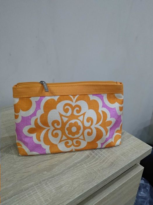 Kosmetyczka Clinique wzor