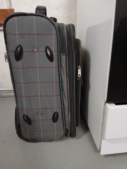Продам чемодан рабочий