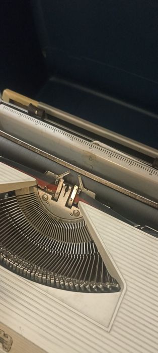 Máquina de escrever Oliva/Messa