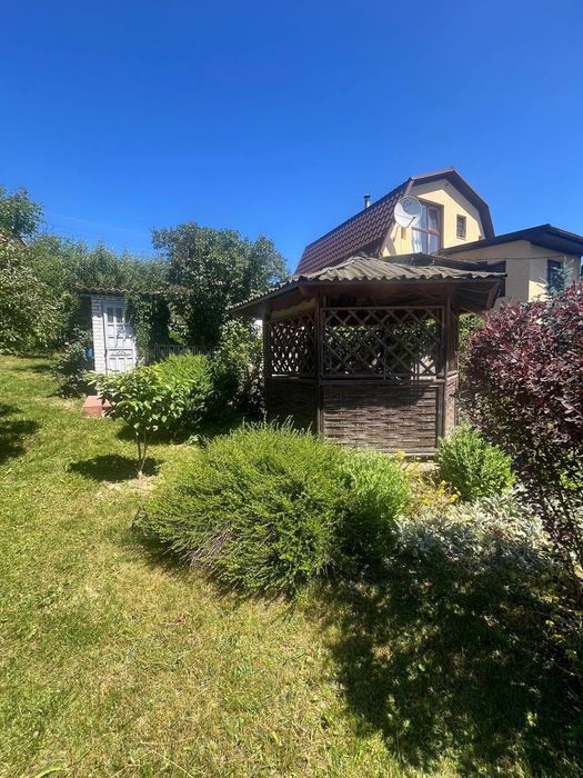 Продам добротний Будинок ! Велика ділянка.