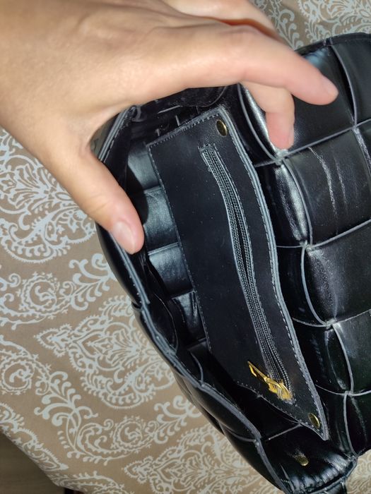 Жіноча сумочка плетена кросбоді