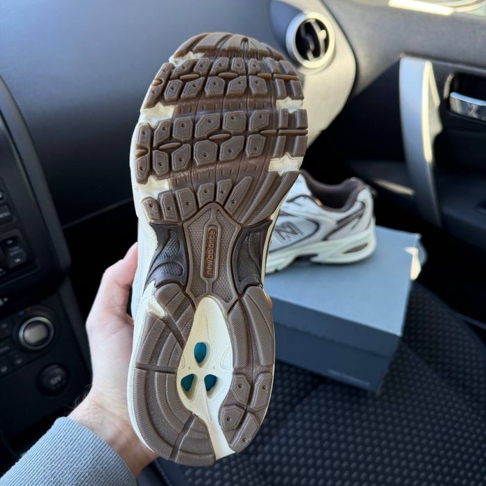 New Balance 530 Turtledove Mushroom трендові жіночі кросівки нью беланс