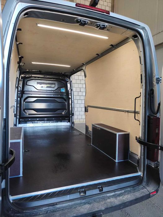 Zabezpieczenie zabudowa przestrzeni ładunkowej w Renault Master L3H2