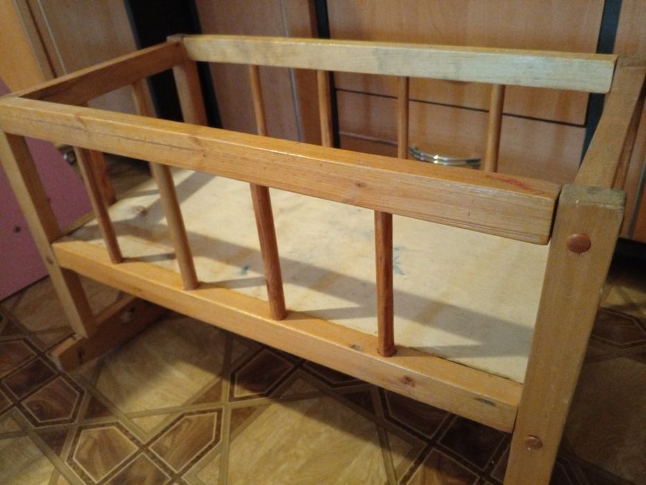 Кроватка для кукол, ліжечко для ляльок