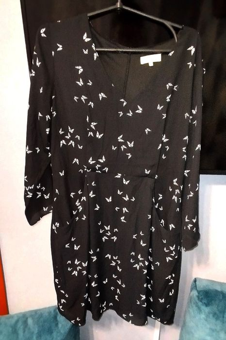 Продам платье плаття сукня чорна з принтом 52-54