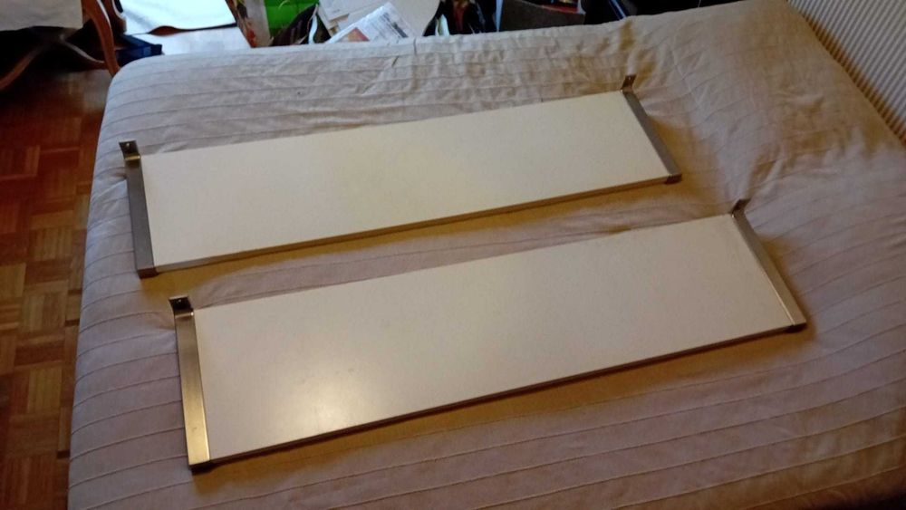 Prateleiras IKEA JARPEN branco/inox 120x28 em bom estado