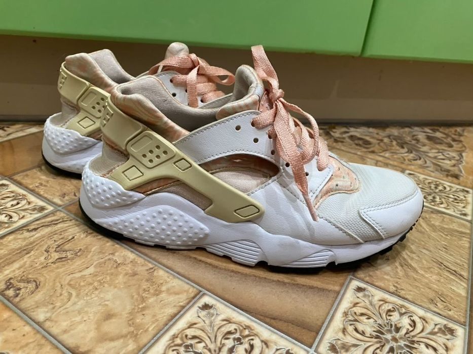 Nike Huarache жіночі кросівки 38 розмір світлі вживані