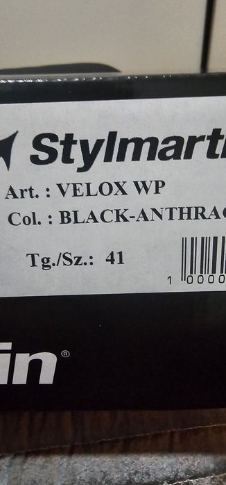 Botas novas na caixa