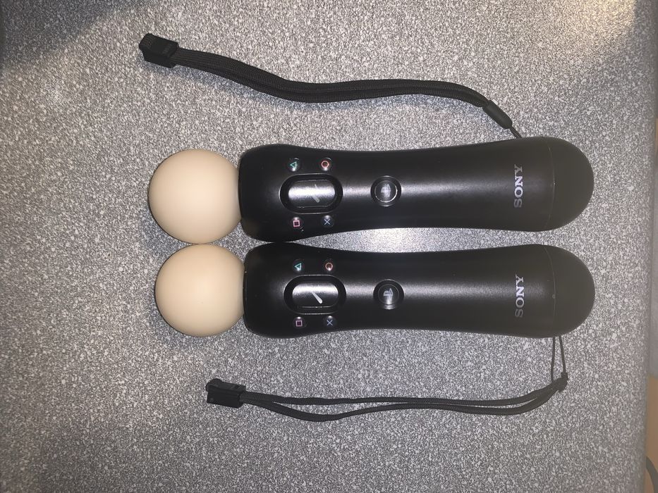 kamerka z mikrofonem i kontrolery ruchu PlayStation