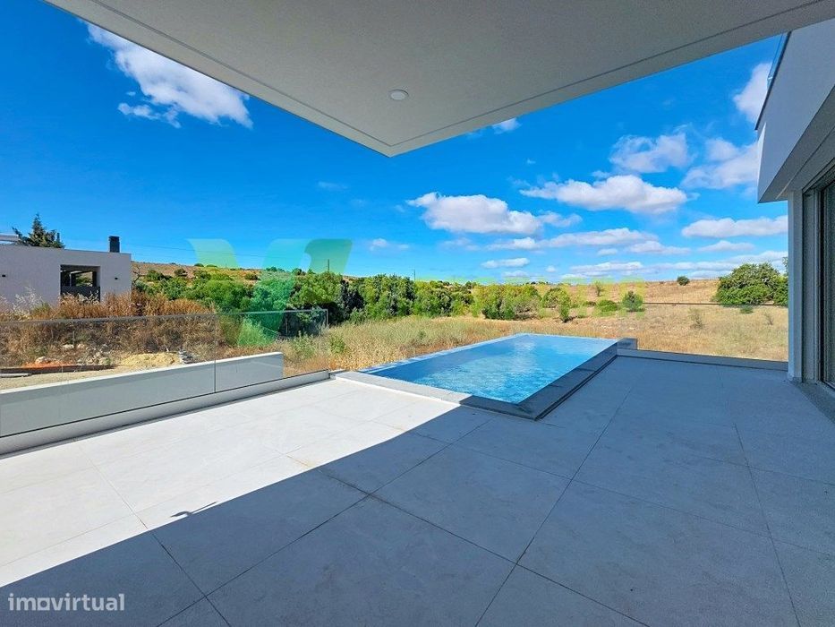 Moradia nova T3 + 1 em Estômbar, com piscina de água salgada, acaba...