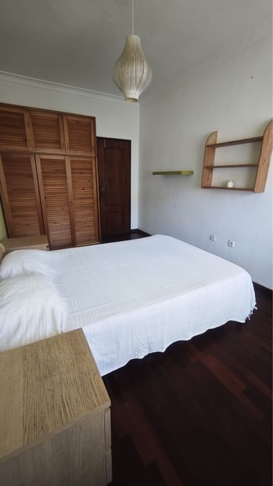 Alugo quarto no Barreir