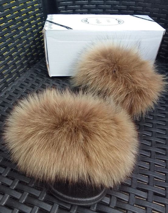 Klapki z naturalnym futrem gęstym ,puszystym i miłym w dotyku oraz skórą naturalną