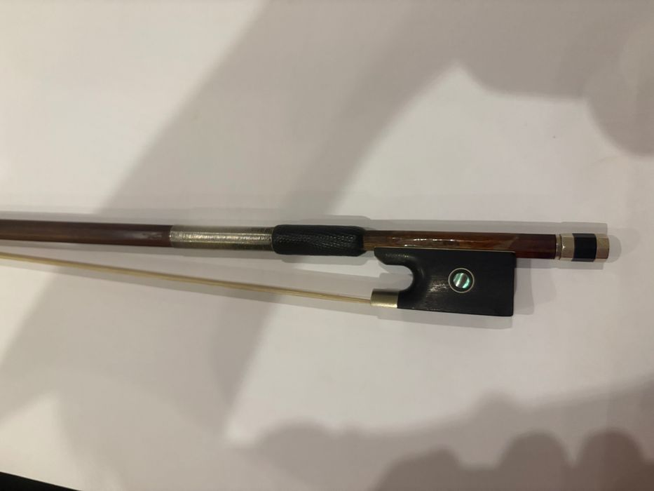Arco de violino por Renato Casara