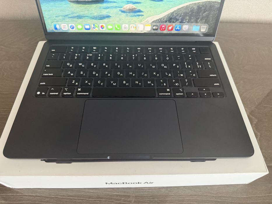MacBook Air 13 Retina, Midnight, 1TB, 10 CPU / 10 GPU, 32GB RAM with Apple M4 (2025)