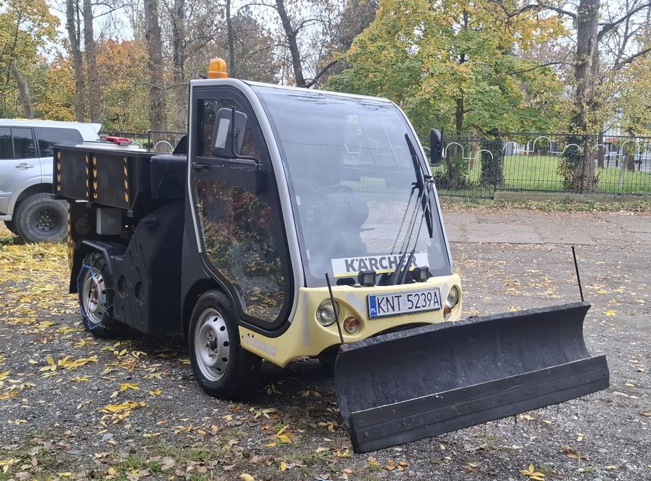 Pojazd karcher pług i posypywarka super stan transport