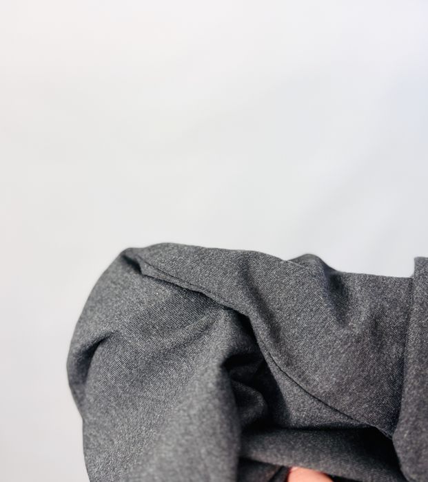 Ciemnoszara sukienka z wycięciami na ramionach L 40