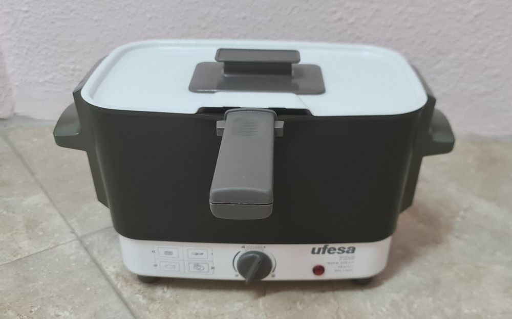 Fritadeira Ufesa + Mini máquina de café com 2 chávenas – novos por estrear