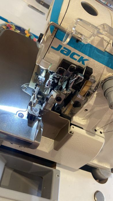 Máquina overlock Jack E4 com pouco uso