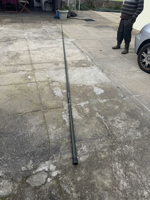 cana de pesca, especificamente um modelo longo