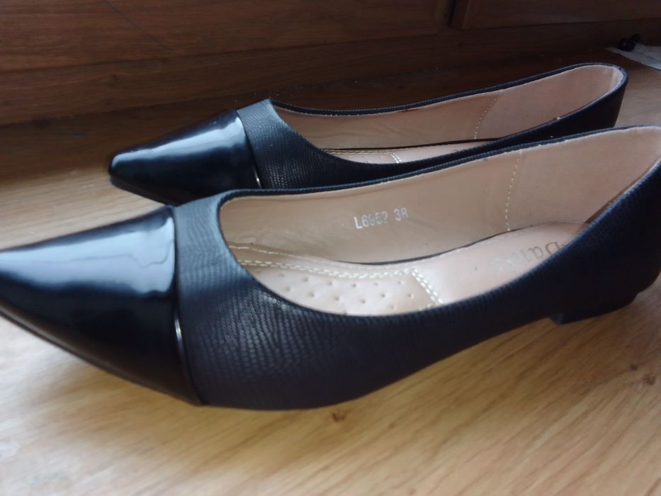 Sprzedam buty czarne nowe roz. 38