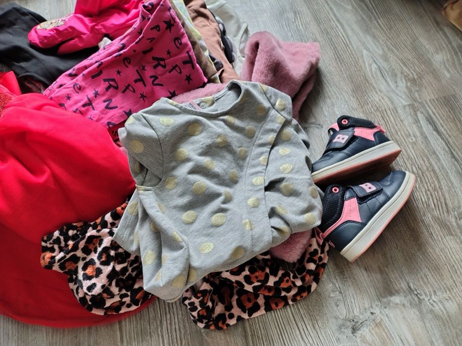 Zestaw ubranek dziecięcych 37 sztuk rozmiar 90 92  sukienki buty