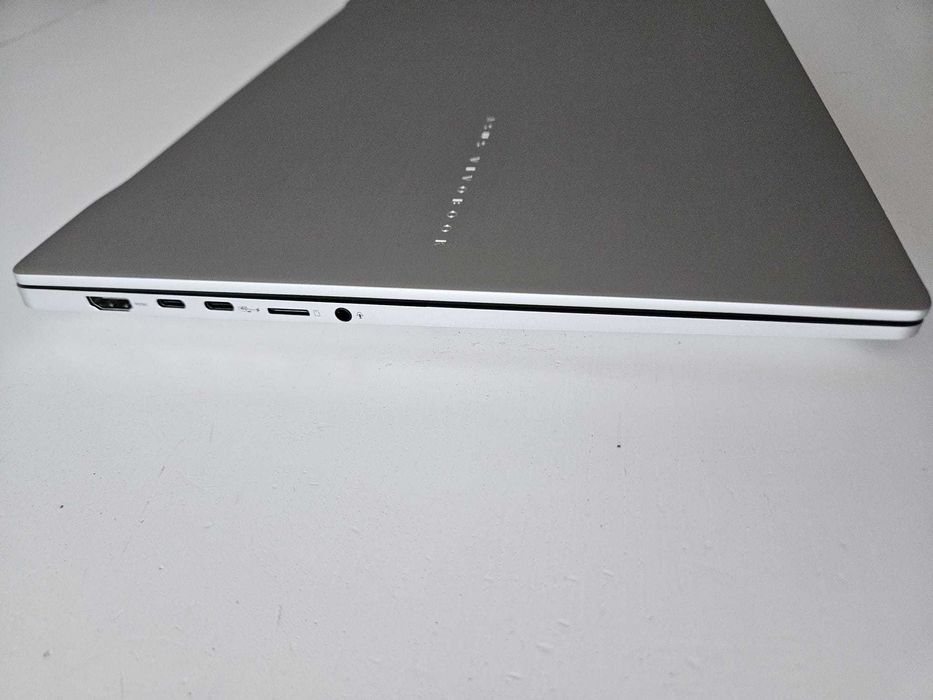 Asus Vivobook S16 M5606W