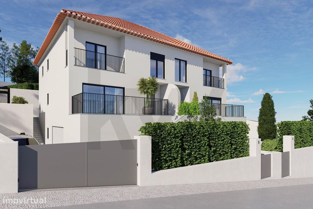 Moradia T4 com Garagem em Torre de Bera, Almalaguês-Obra Nova