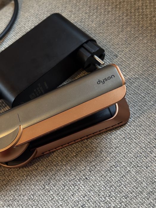 Dyson Airstrait stan nowego