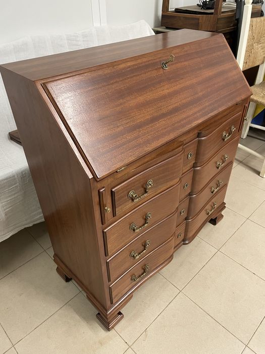 Pequena escrivaninha