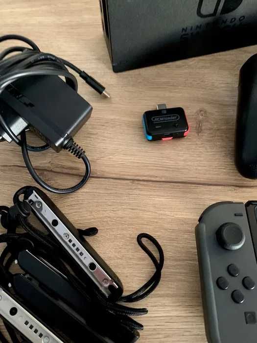 Nintendo Switch V1 Desbloqueada 64GB + 512GB e Acessórios