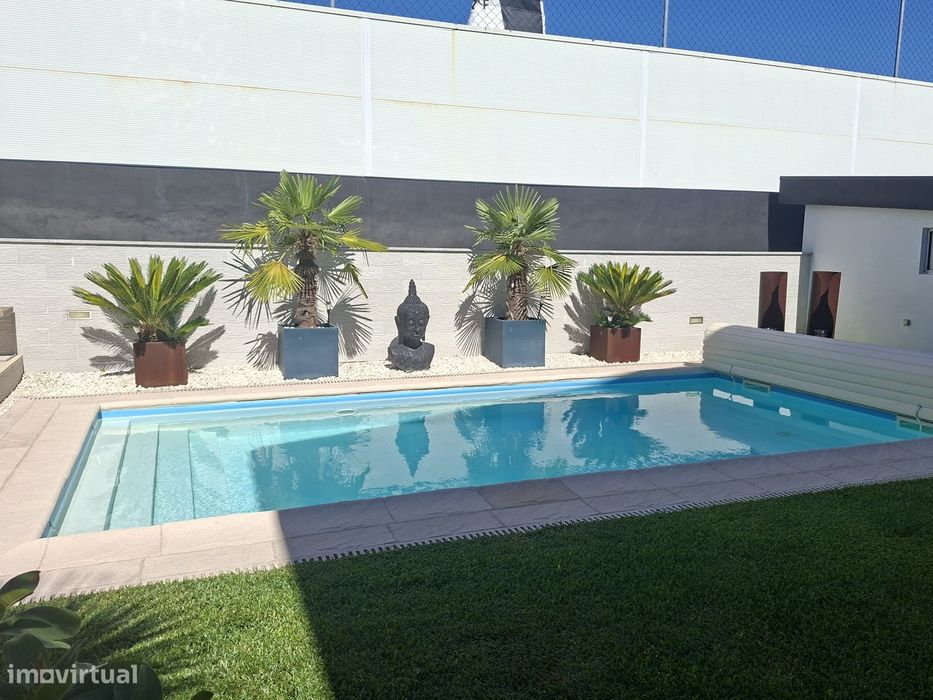 Moradia T3 com Vida Exterior - Piscina, Jardim Privado e Sossego