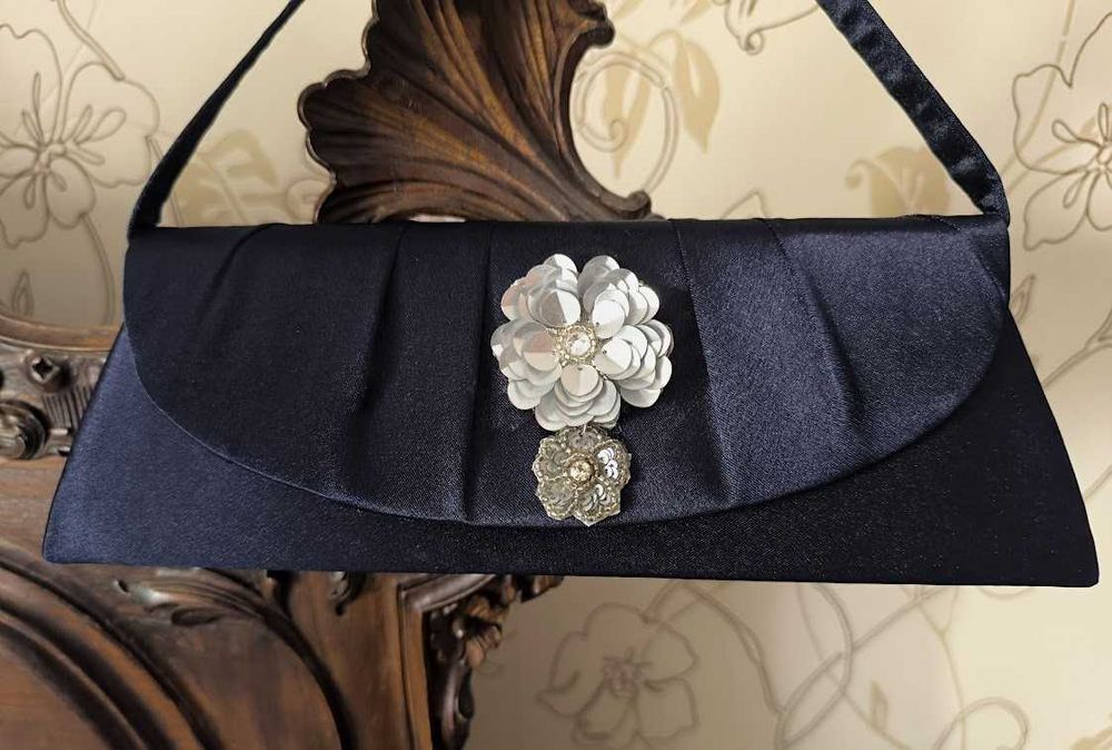Bolsa Clutch de mão, elegante e feminina e intemporal