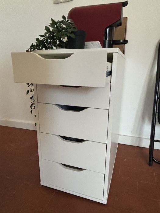 Pequeno movel Branco escritorio ou quarto